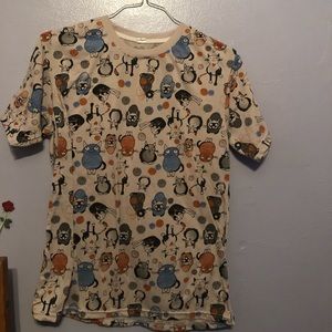 Beige cat shirt